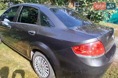 Седан Fiat Linea 2012 в 