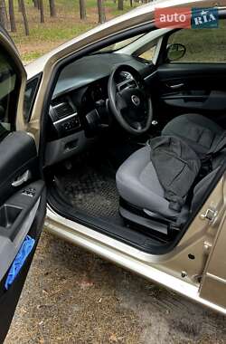 Седан Fiat Linea 2009 в 