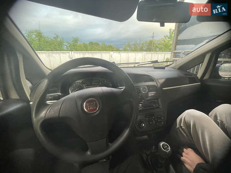 Седан Fiat Linea 2012 в Буче