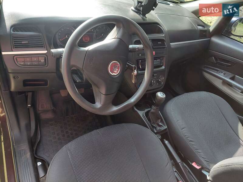 Седан Fiat Linea 2012 в Новомиргороді