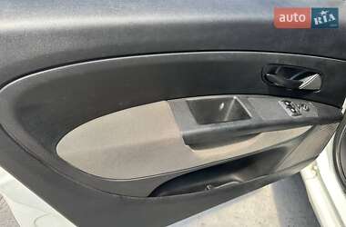Седан Fiat Linea 2012 в 