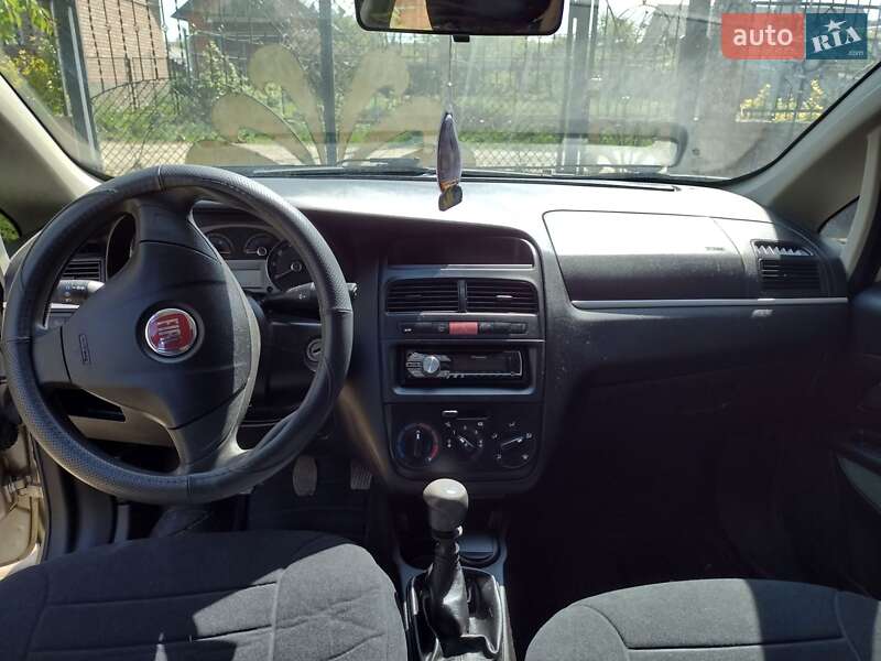 Седан Fiat Linea 2012 в Косове