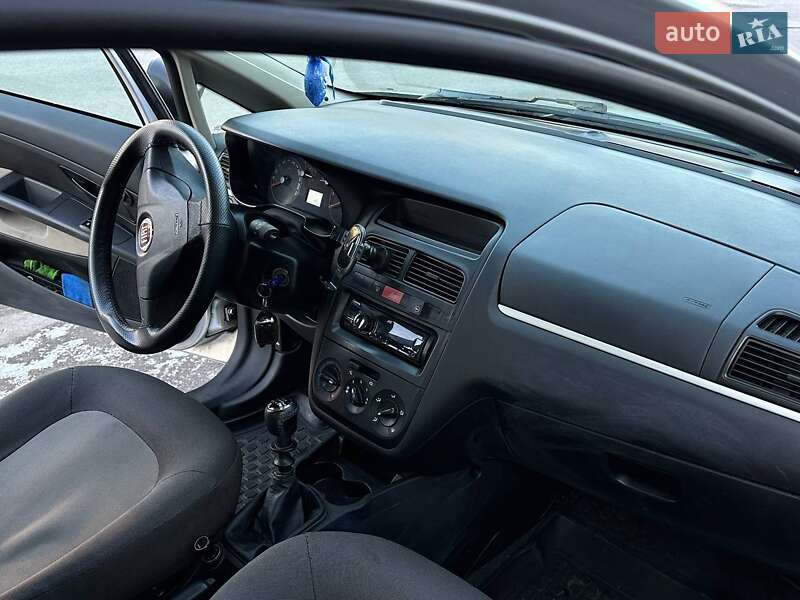 Седан Fiat Linea 2011 в Львові