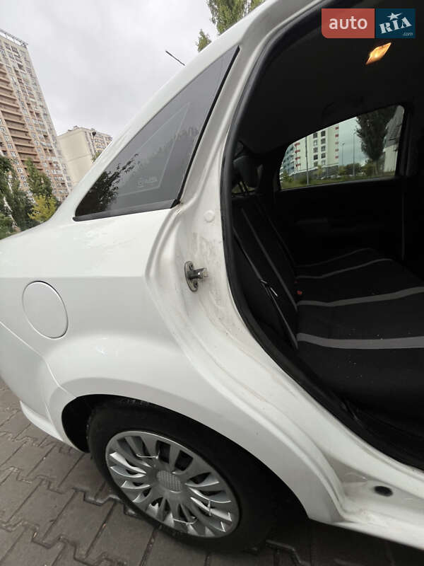 Седан Fiat Linea 2013 в Киеве фото 41 Седан Fiat Linea 2013 в Киеве