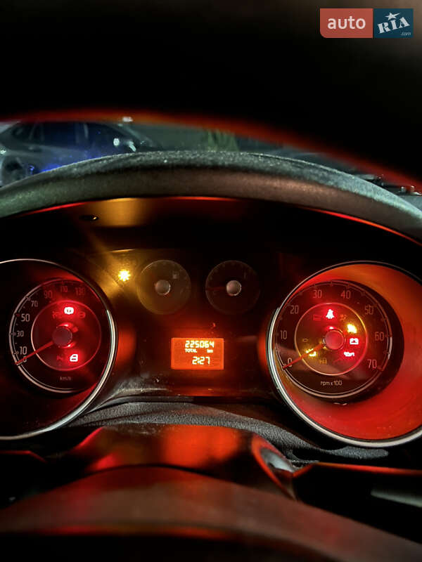 Седан Fiat Linea 2013 в Киеве фото 53 Седан Fiat Linea 2013 в Киеве