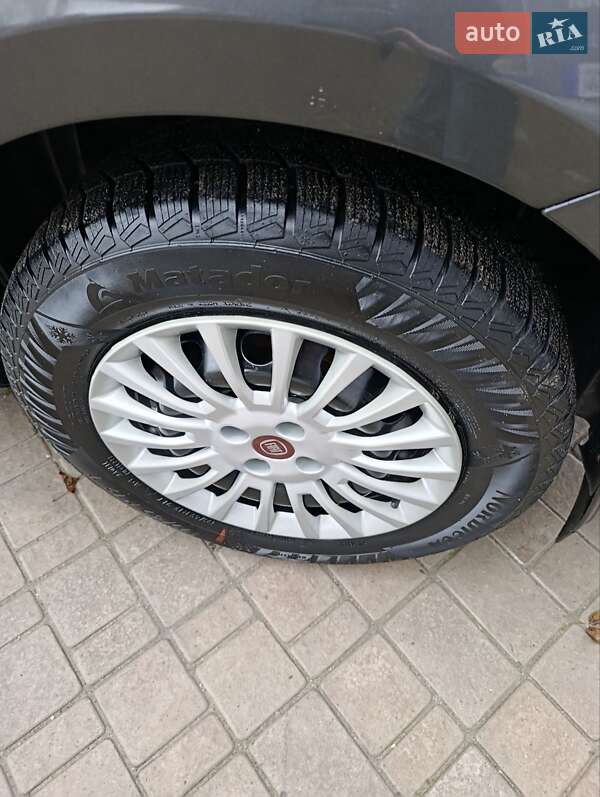 Седан Fiat Linea 2009 в Хмельнике