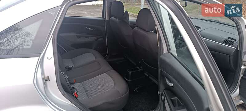 Седан Fiat Linea 2009 в Золочеві