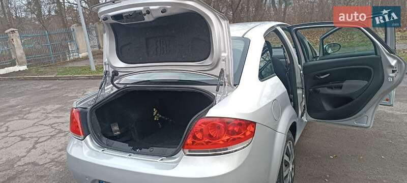 Седан Fiat Linea 2009 в Золочеві