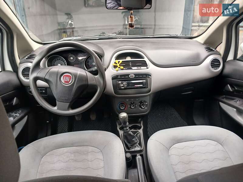 Седан Fiat Linea 2013 в Павлограді