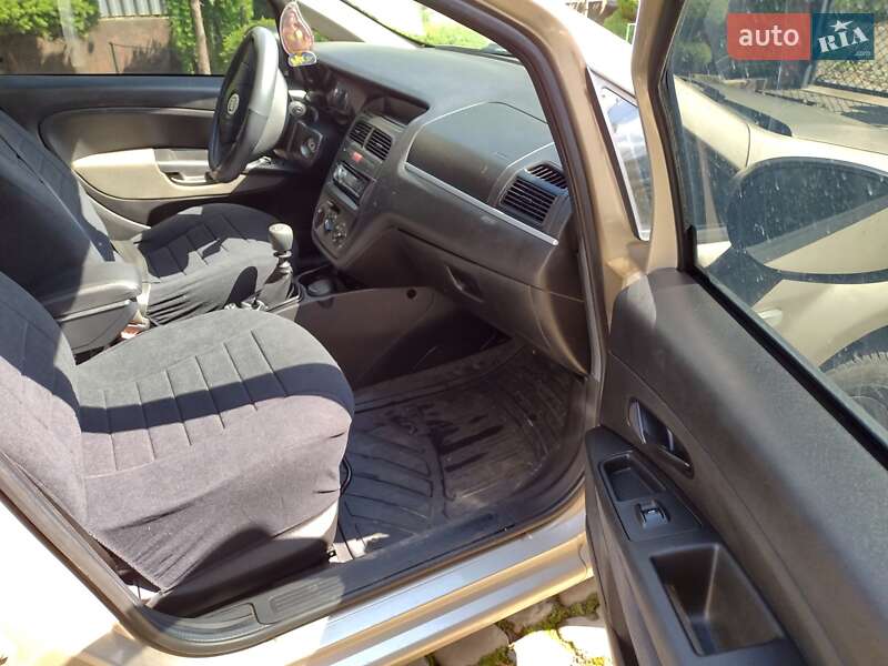 Седан Fiat Linea 2012 в Косове фото 12 Седан Fiat Linea 2012 в Косове