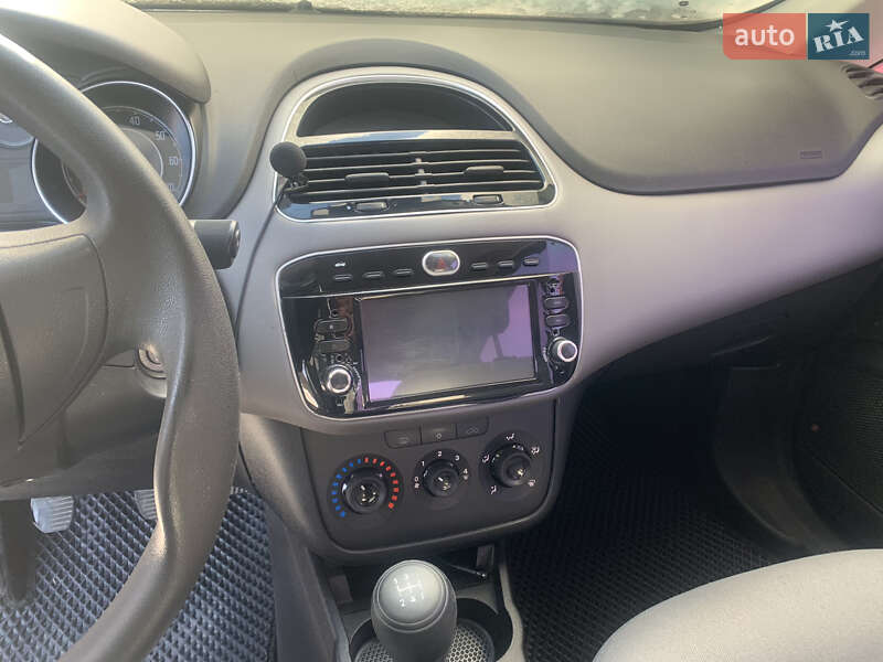 Седан Fiat Linea 2013 в Чернівцях фото 10 Седан Fiat Linea 2013 в Чернівцях