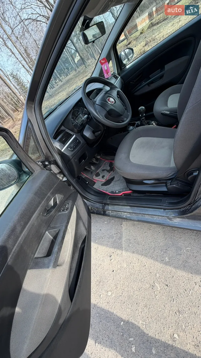 2011 Fiat Linea - мініатюра 12