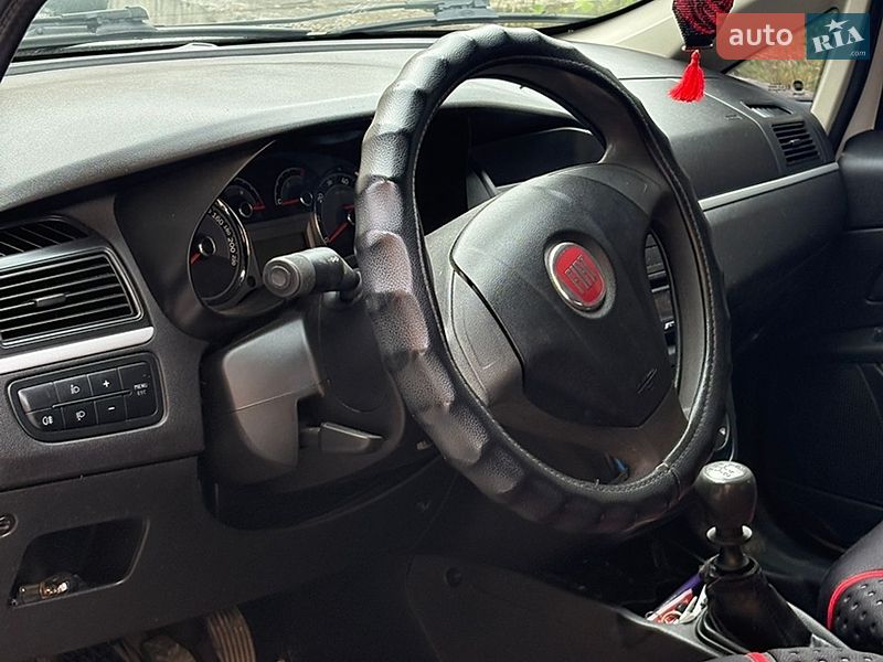 Седан Fiat Linea 2012 в Ладыжине