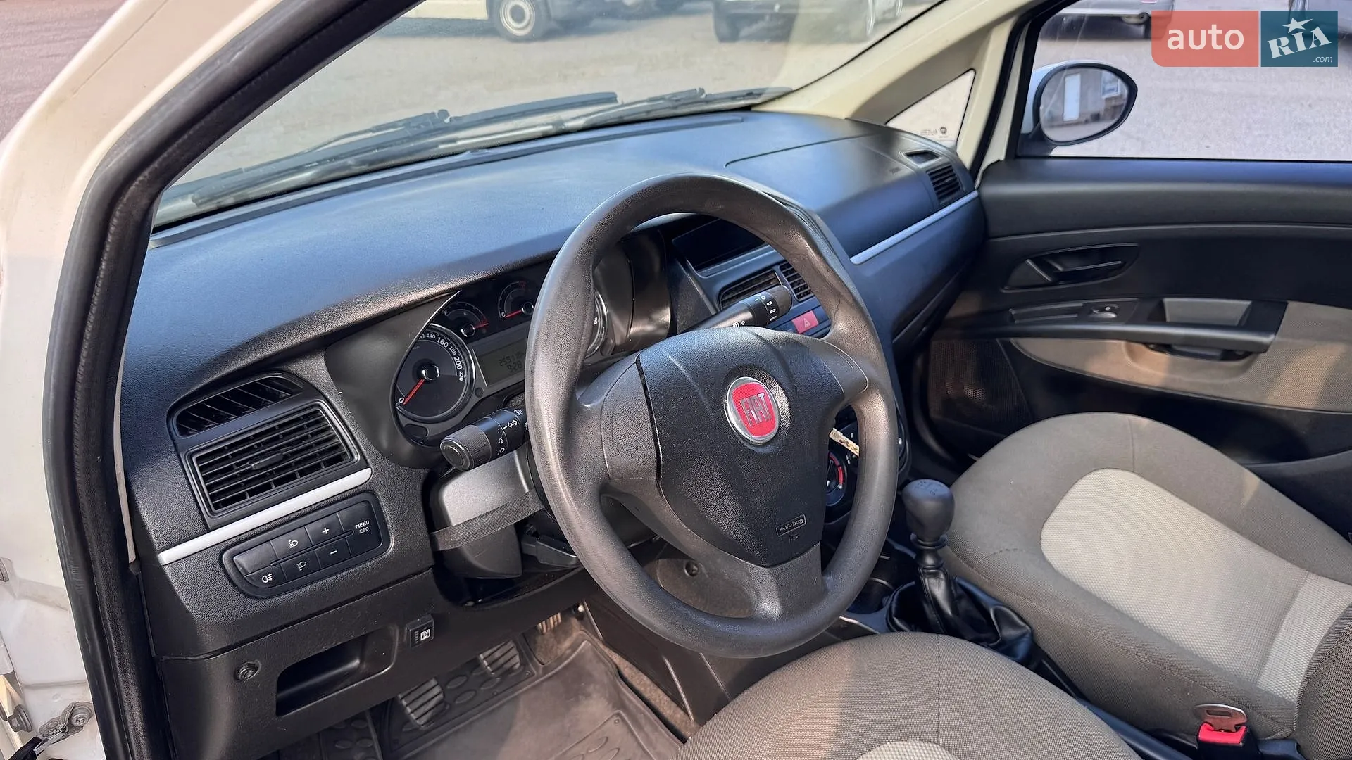 2012 Fiat Linea - мініатюра 12