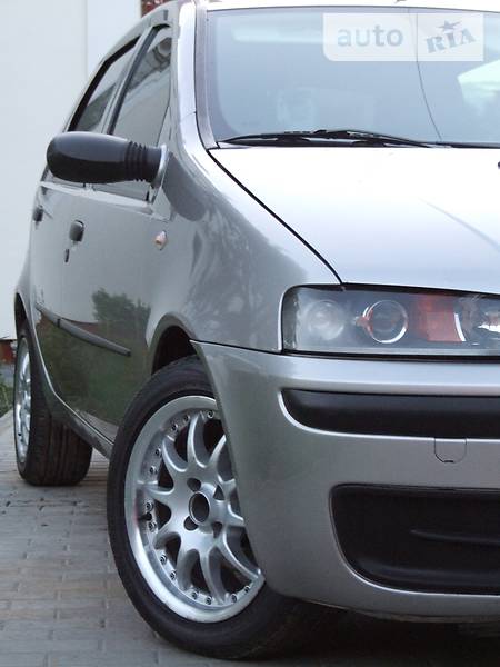 Хэтчбек Fiat Punto 2000 в 