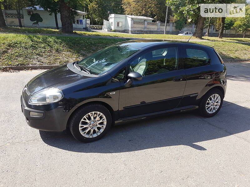 Хетчбек Fiat Punto 2011 в Києві фото Хетчбек Fiat Punto 2011 в Києві