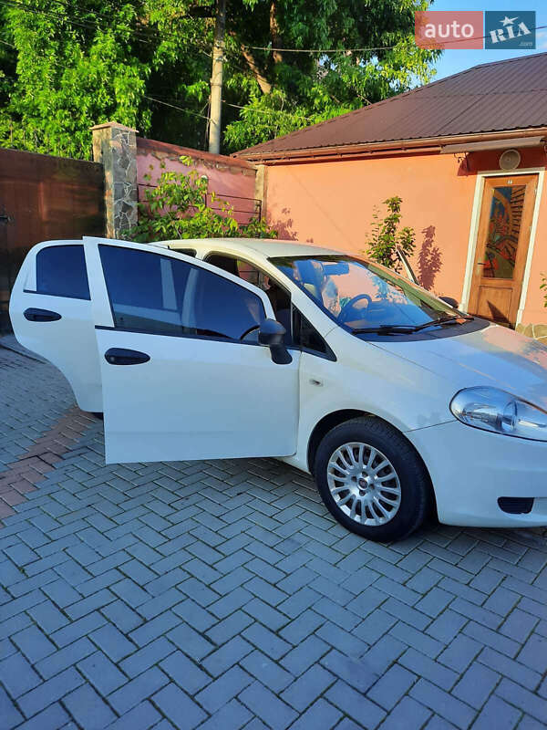 Хэтчбек Fiat Punto 2011 в Ровно