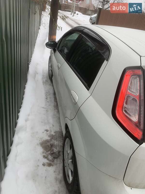 Хэтчбек Fiat Punto 2010 в Киеве