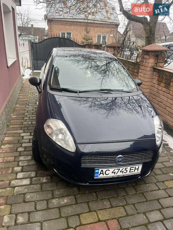 Хэтчбек Fiat Punto 2010 в 