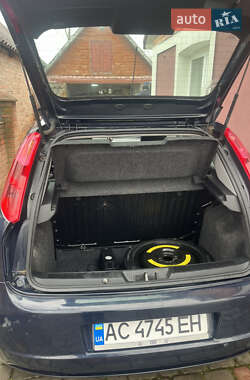 Хэтчбек Fiat Punto 2010 в 