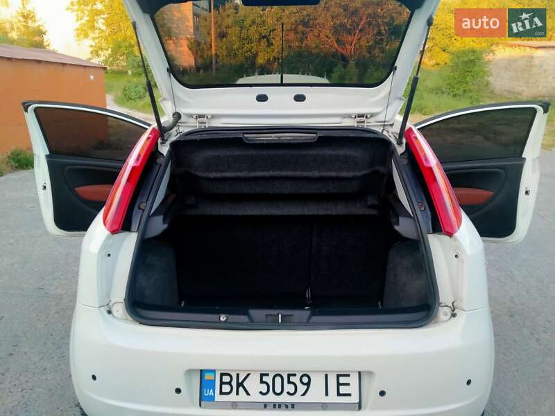 Хэтчбек Fiat Punto 2011 в Ровно