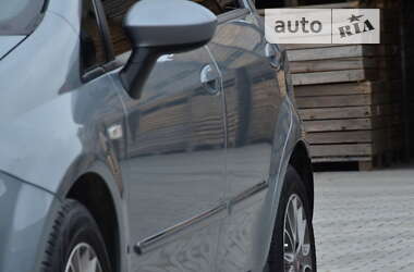 Хэтчбек Fiat Punto 2011 в Хотине
