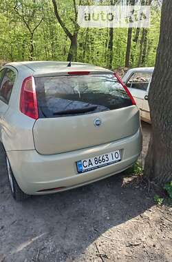 Хэтчбек Fiat Punto 2005 в 