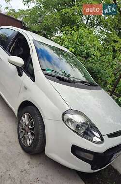 Хэтчбек Fiat Punto 2011 в 