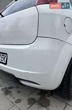 Хэтчбек Fiat Punto 2009 в 