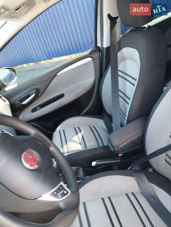 Хэтчбек Fiat Punto 2011 в Калуше