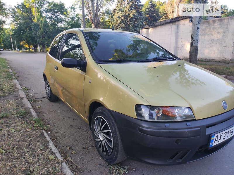 Хэтчбек Fiat Punto 2003 в Черновцах