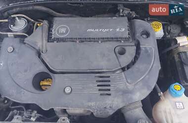 Хэтчбек Fiat Punto 2012 в 