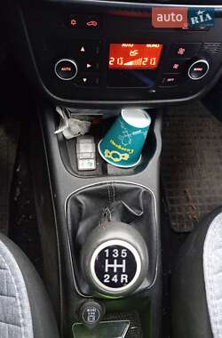 Хэтчбек Fiat Punto 2010 в 