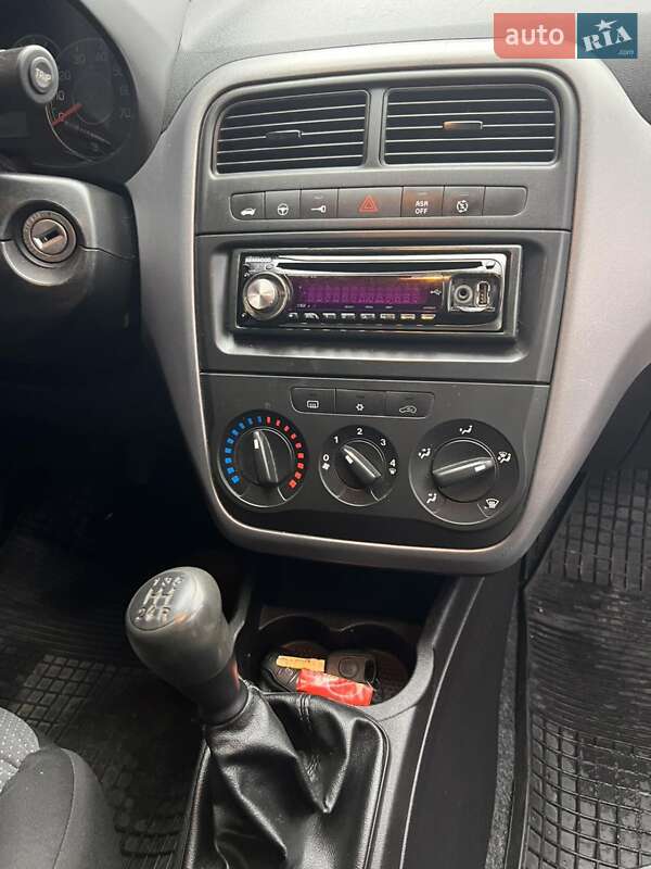 Хэтчбек Fiat Punto 2011 в Ровно