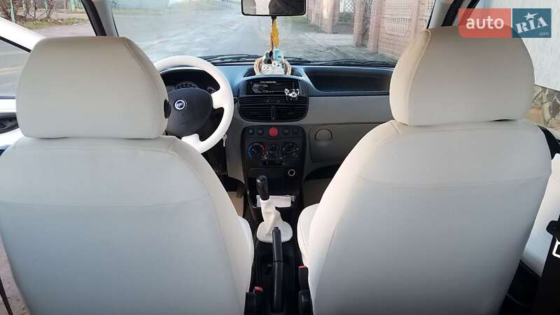 Хэтчбек Fiat Punto 2002 в Львове