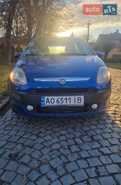Хэтчбек Fiat Punto 2011 в 