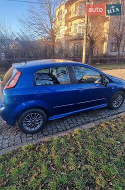 Хэтчбек Fiat Punto 2011 в 