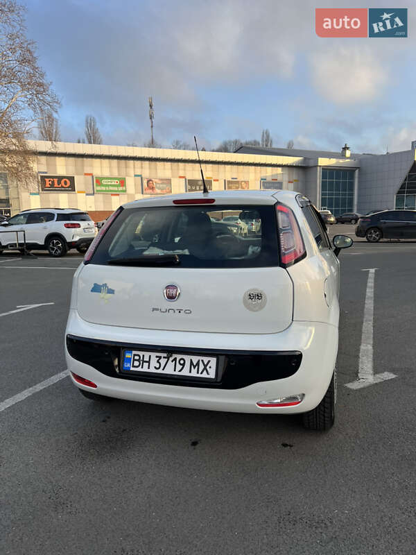 Хэтчбек Fiat Punto 2011 в Киеве