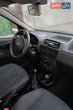Хэтчбек Fiat Punto 2004 в 