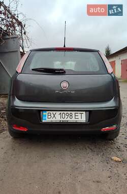 Хэтчбек Fiat Punto 2011 в 