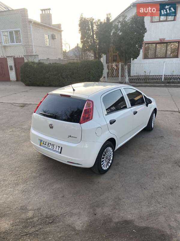 Хэтчбек Fiat Punto 2011 в Прилуках