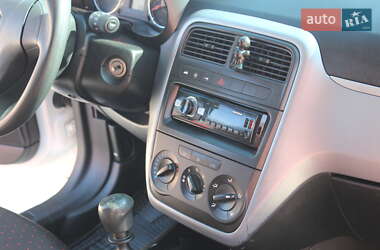 Хэтчбек Fiat Punto 2009 в Жовкве