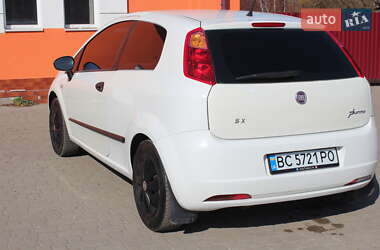 Хэтчбек Fiat Punto 2009 в Жовкве