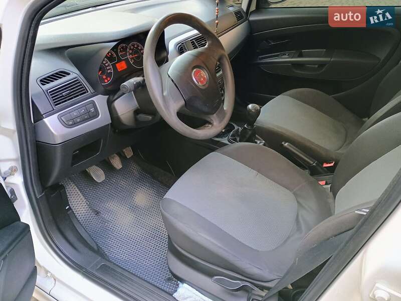 Хетчбек Fiat Punto 2010 в Івано-Франківську
