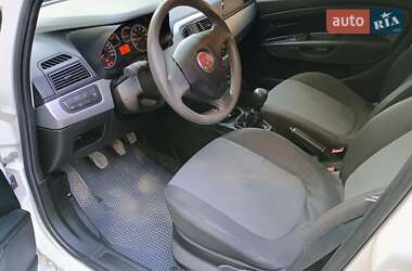 Хэтчбек Fiat Punto 2010 в 
