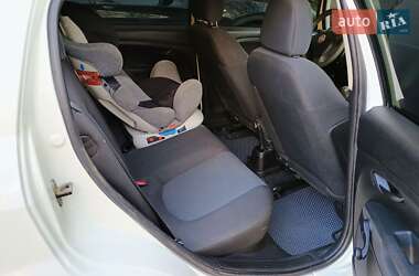 Хэтчбек Fiat Punto 2010 в 