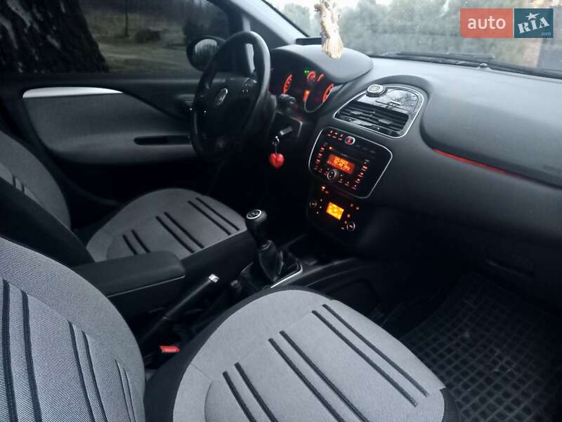 Хэтчбек Fiat Punto 2010 в Львове