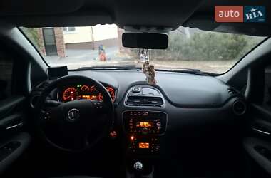 Хэтчбек Fiat Punto 2010 в 