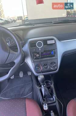 Хэтчбек Fiat Punto 2009 в 