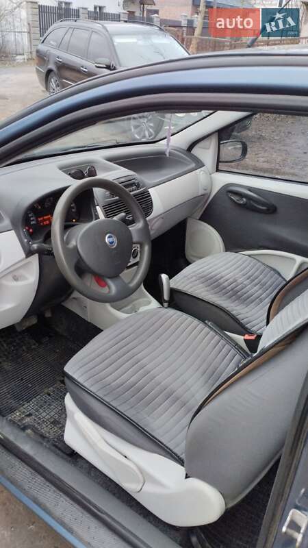 Хэтчбек Fiat Punto 2004 в Луцке